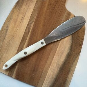 CUTCO 1768 Stainless Steel Spatula Spreader Knife with Pearl White Handle